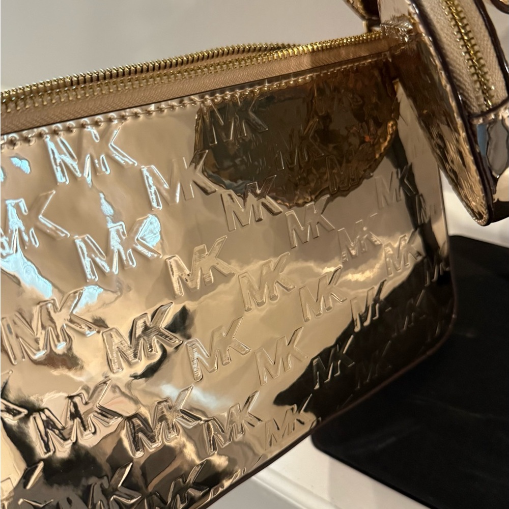 Jet Set Small gold Metallic Logo Debossed Crossbody with tech attachments - Picture 7 of 8